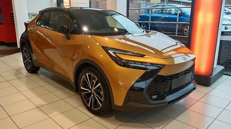トヨタ C-HR