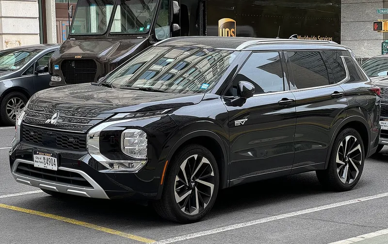 三菱 アウトランダーPHEV