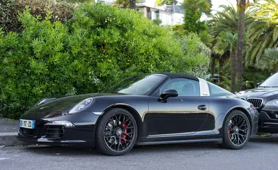 911